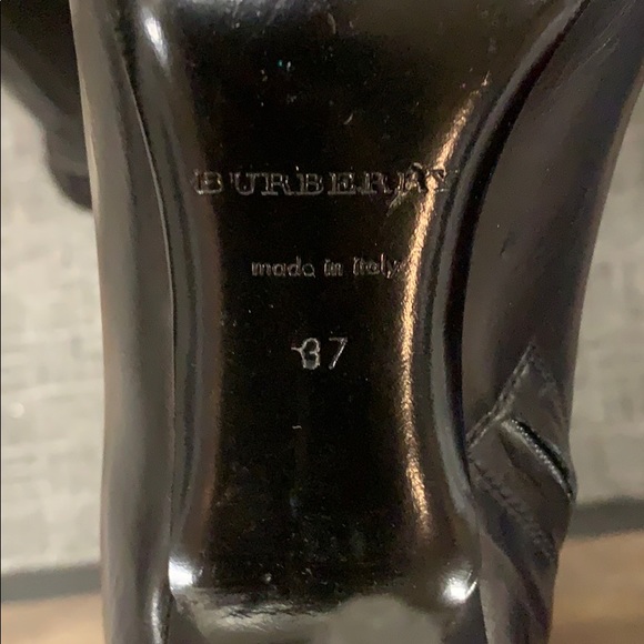 Burberry (Authentic) black leather boot with studs - Picture 10 of 12